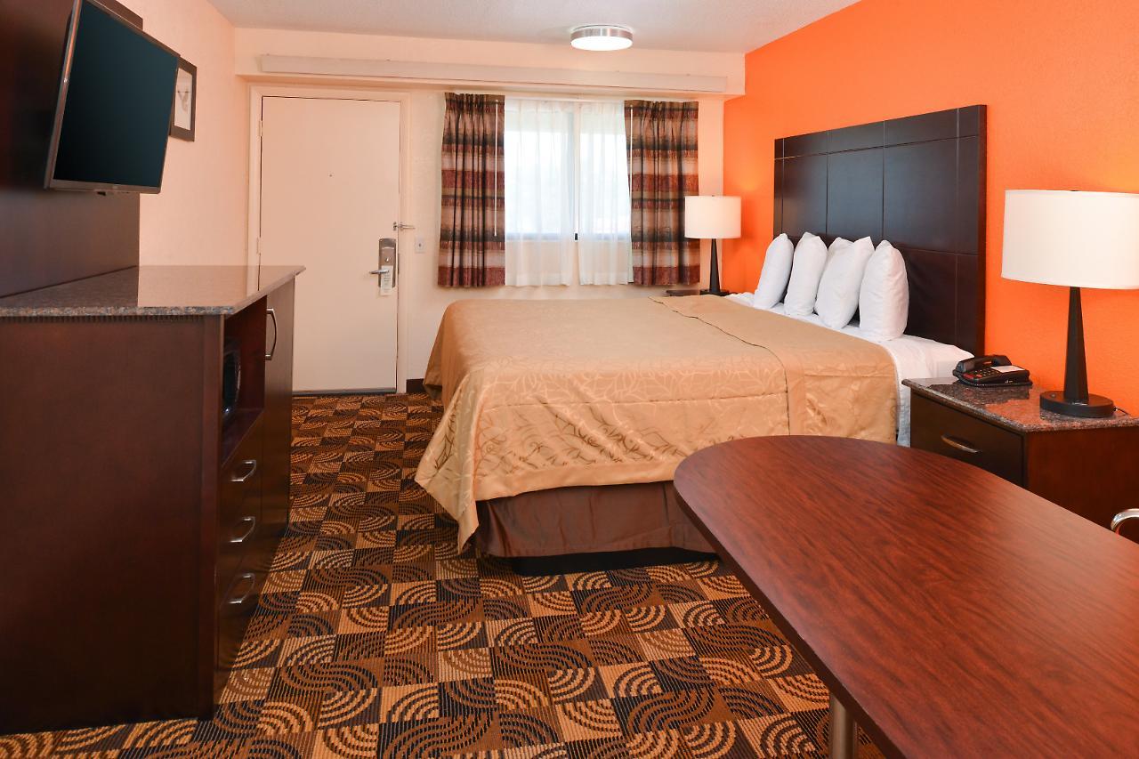 Americas Best Value Inn-Pittsburgh Airport Coraopolis Екстериор снимка
