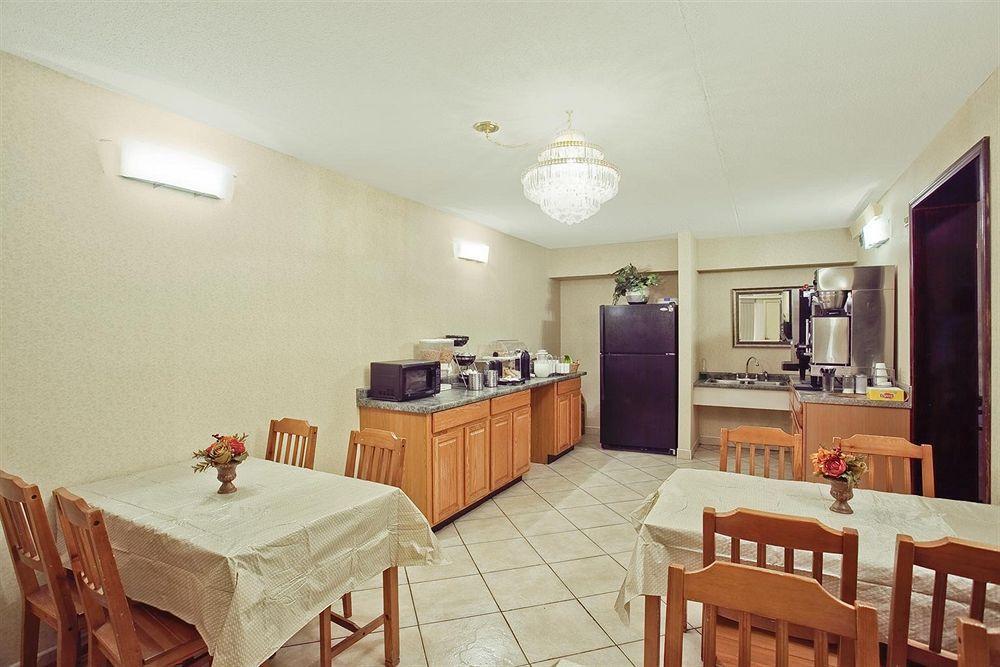 Americas Best Value Inn-Pittsburgh Airport Coraopolis Ресторант снимка
