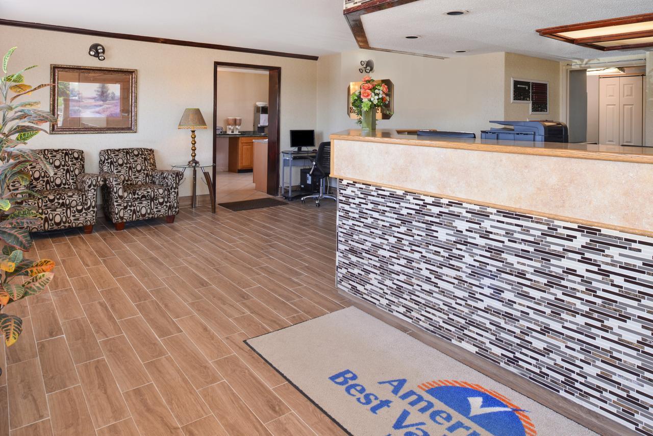Americas Best Value Inn-Pittsburgh Airport Coraopolis Екстериор снимка