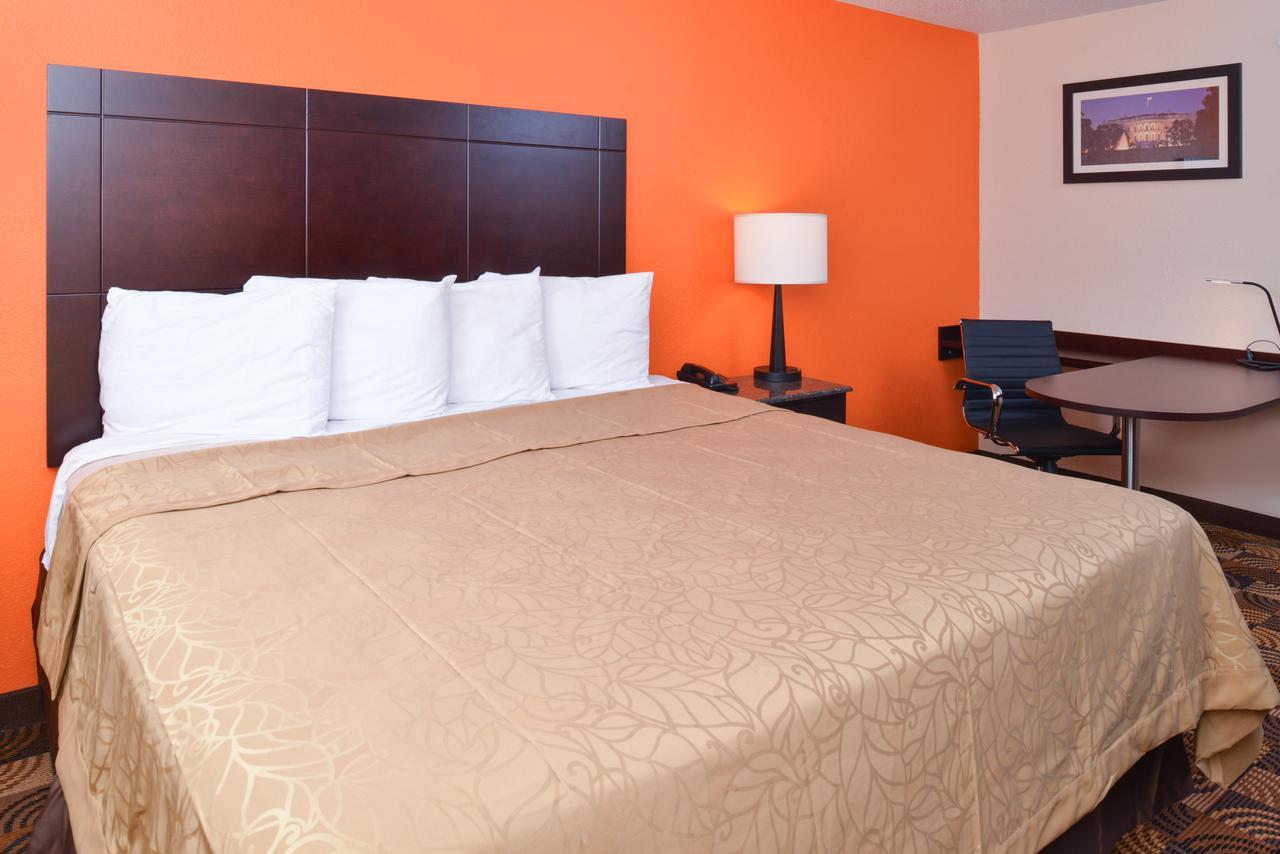 Americas Best Value Inn-Pittsburgh Airport Coraopolis Екстериор снимка