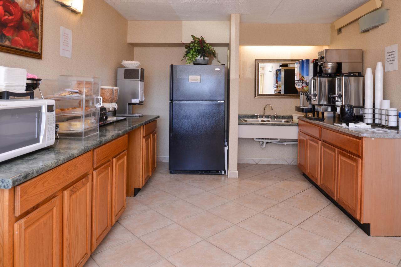 Americas Best Value Inn-Pittsburgh Airport Coraopolis Екстериор снимка