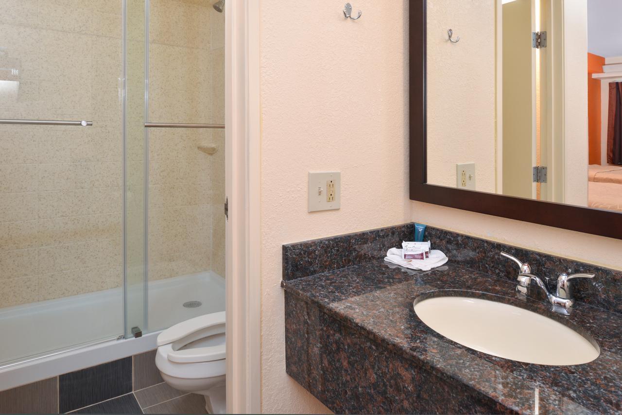 Americas Best Value Inn-Pittsburgh Airport Coraopolis Екстериор снимка