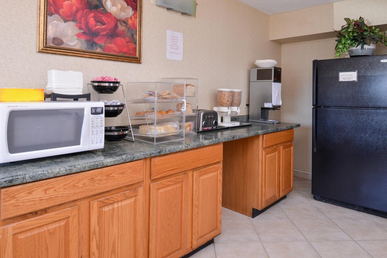 Americas Best Value Inn-Pittsburgh Airport Coraopolis Екстериор снимка