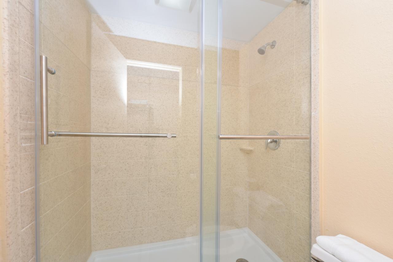 Americas Best Value Inn-Pittsburgh Airport Coraopolis Екстериор снимка