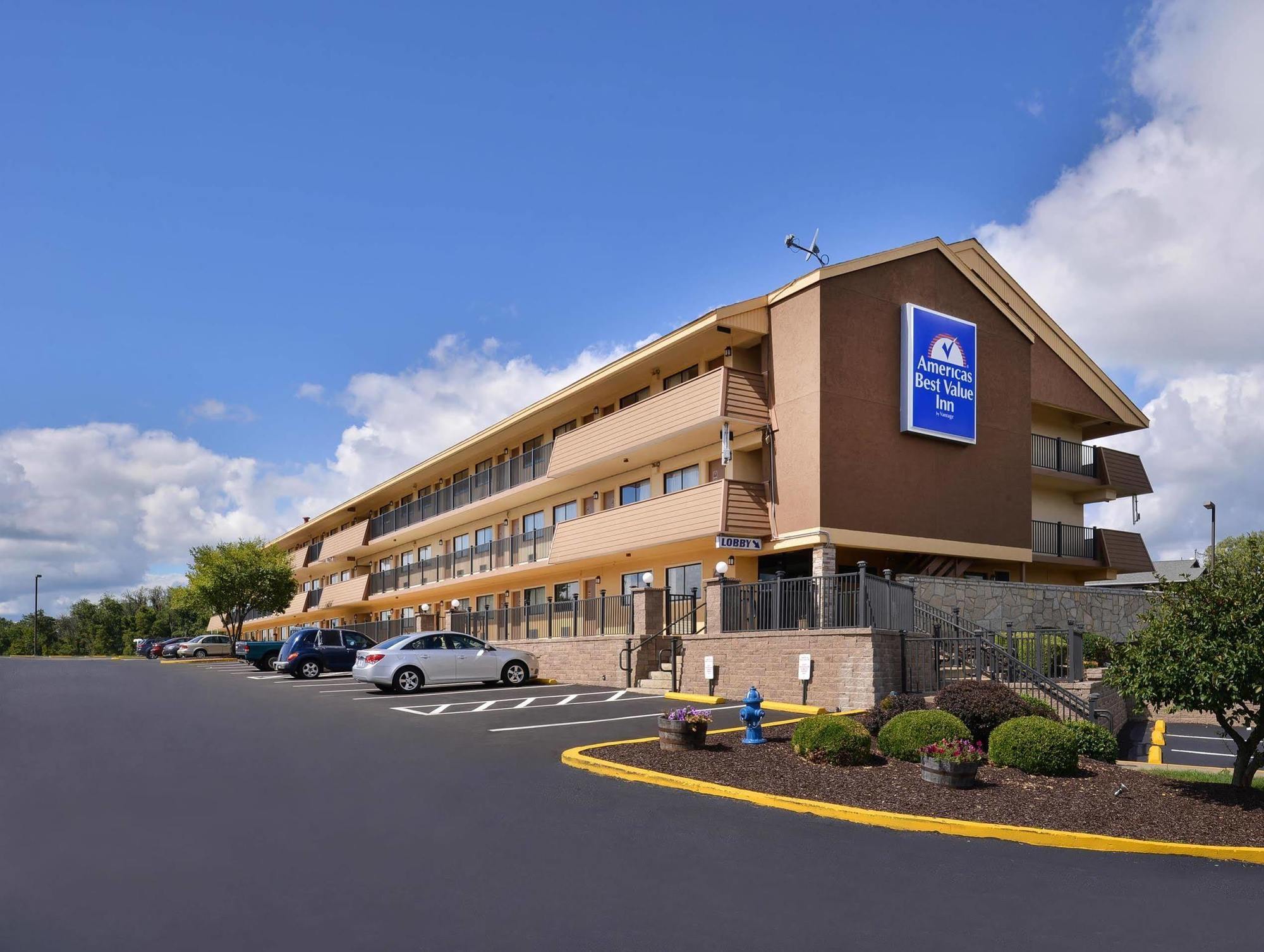 Americas Best Value Inn-Pittsburgh Airport Coraopolis Екстериор снимка