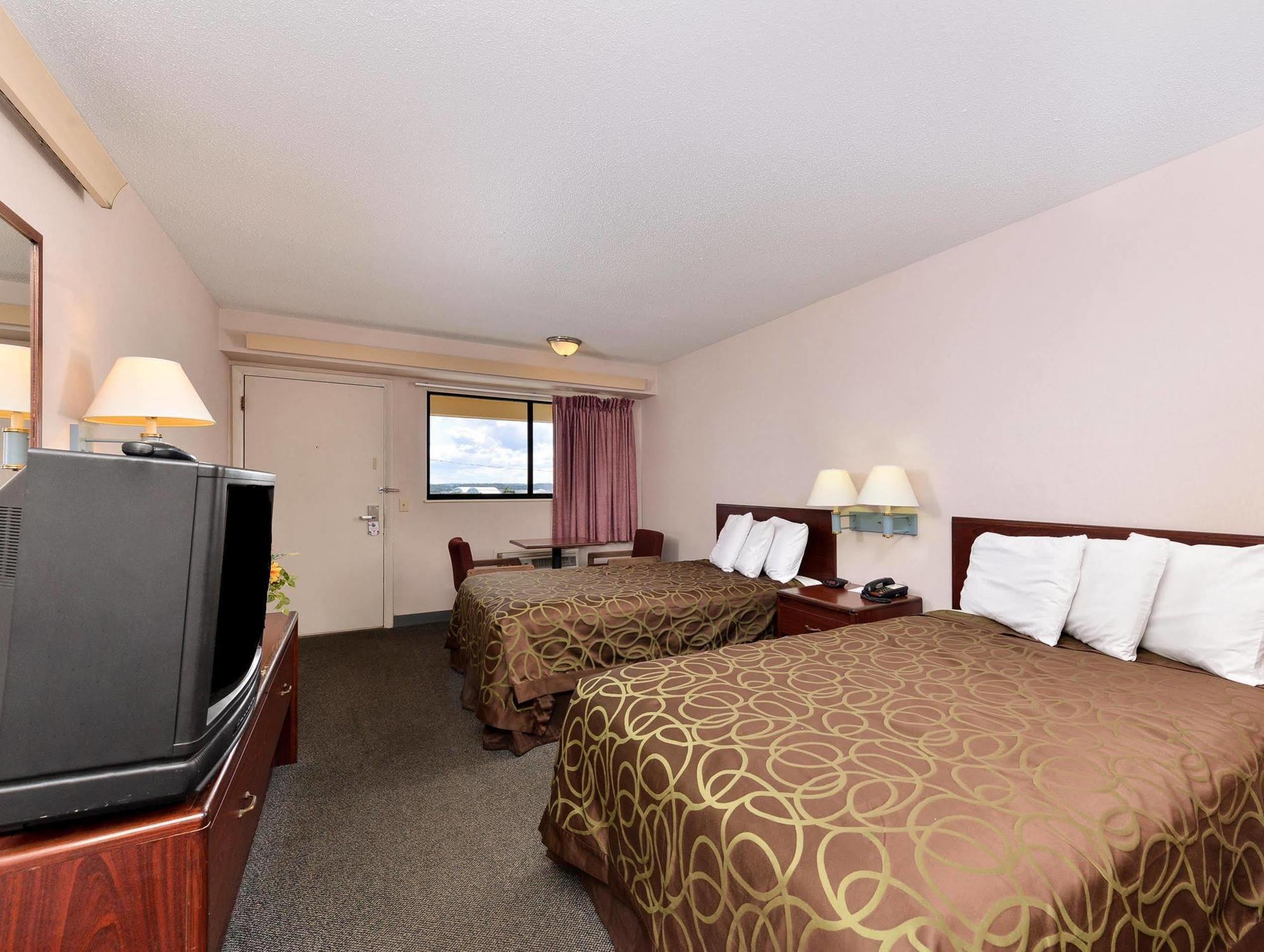 Americas Best Value Inn-Pittsburgh Airport Coraopolis Екстериор снимка