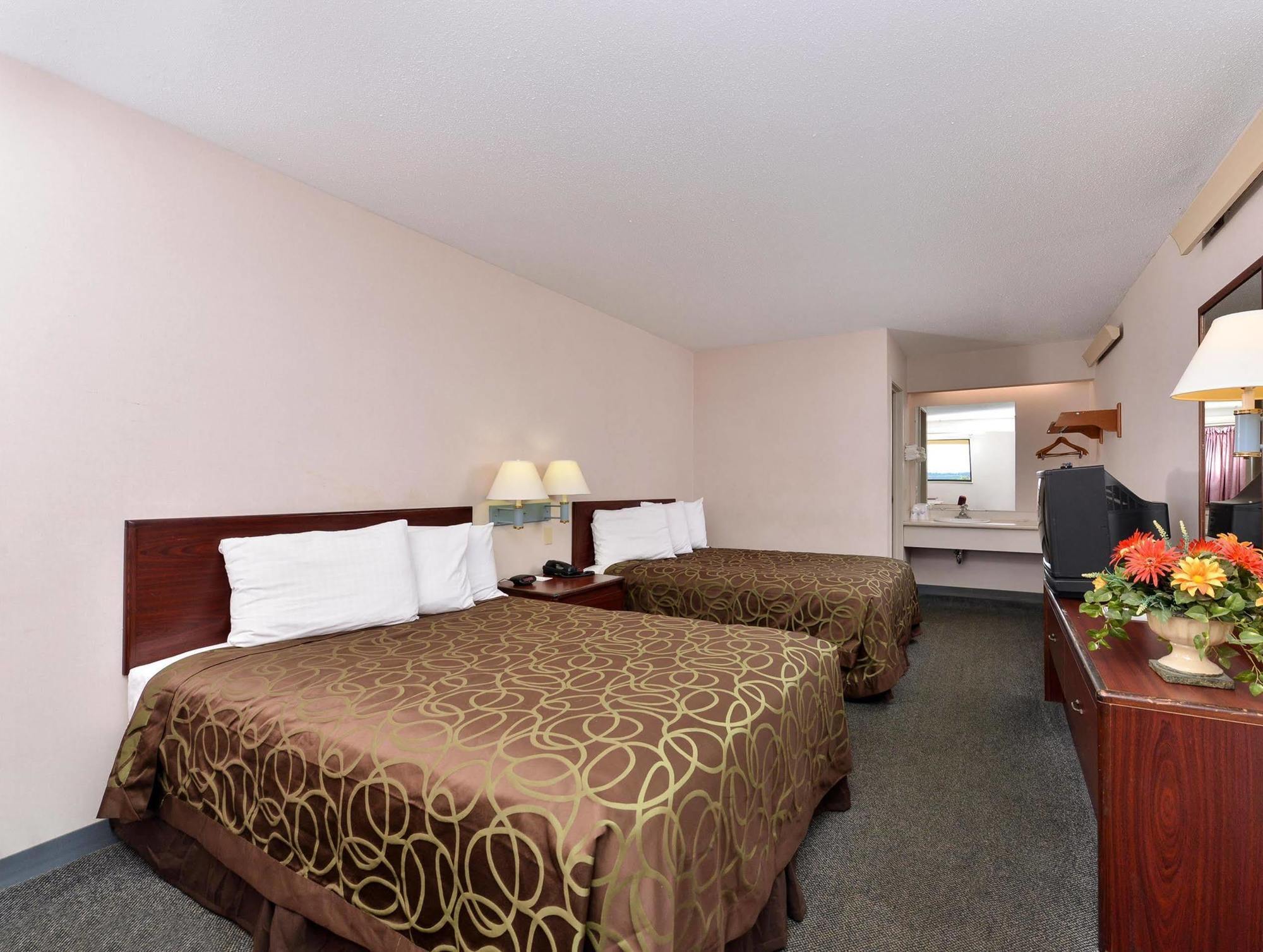 Americas Best Value Inn-Pittsburgh Airport Coraopolis Екстериор снимка