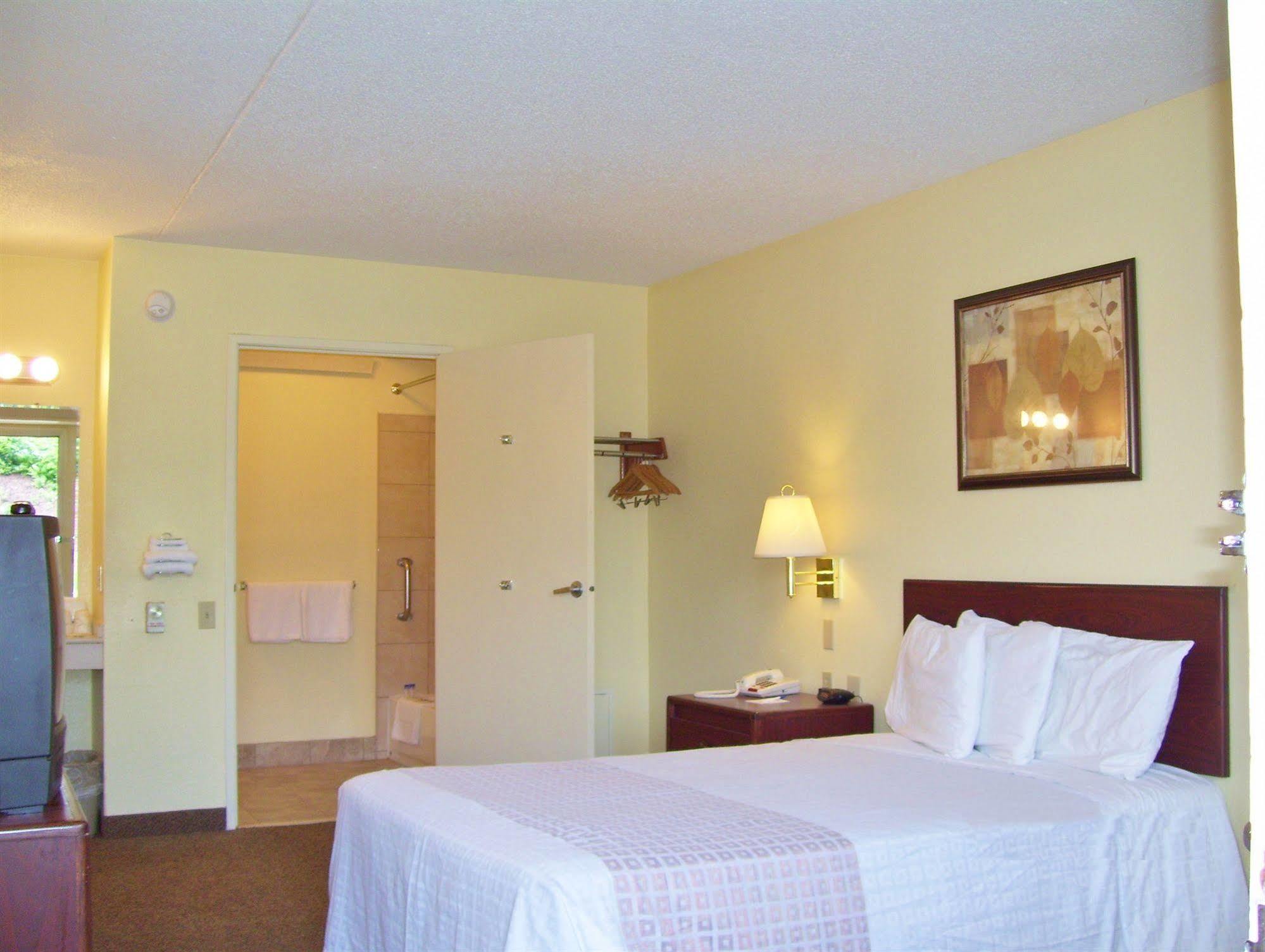 Americas Best Value Inn-Pittsburgh Airport Coraopolis Екстериор снимка