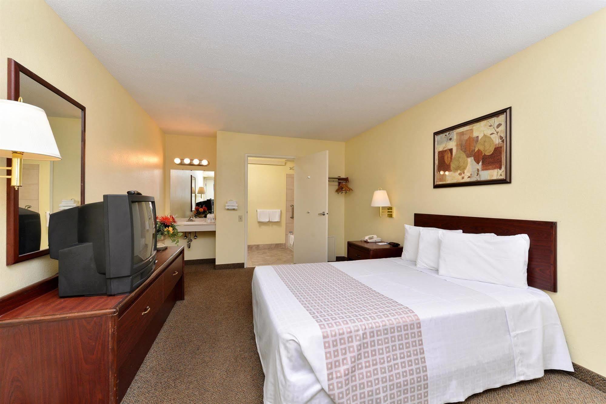 Americas Best Value Inn-Pittsburgh Airport Coraopolis Екстериор снимка