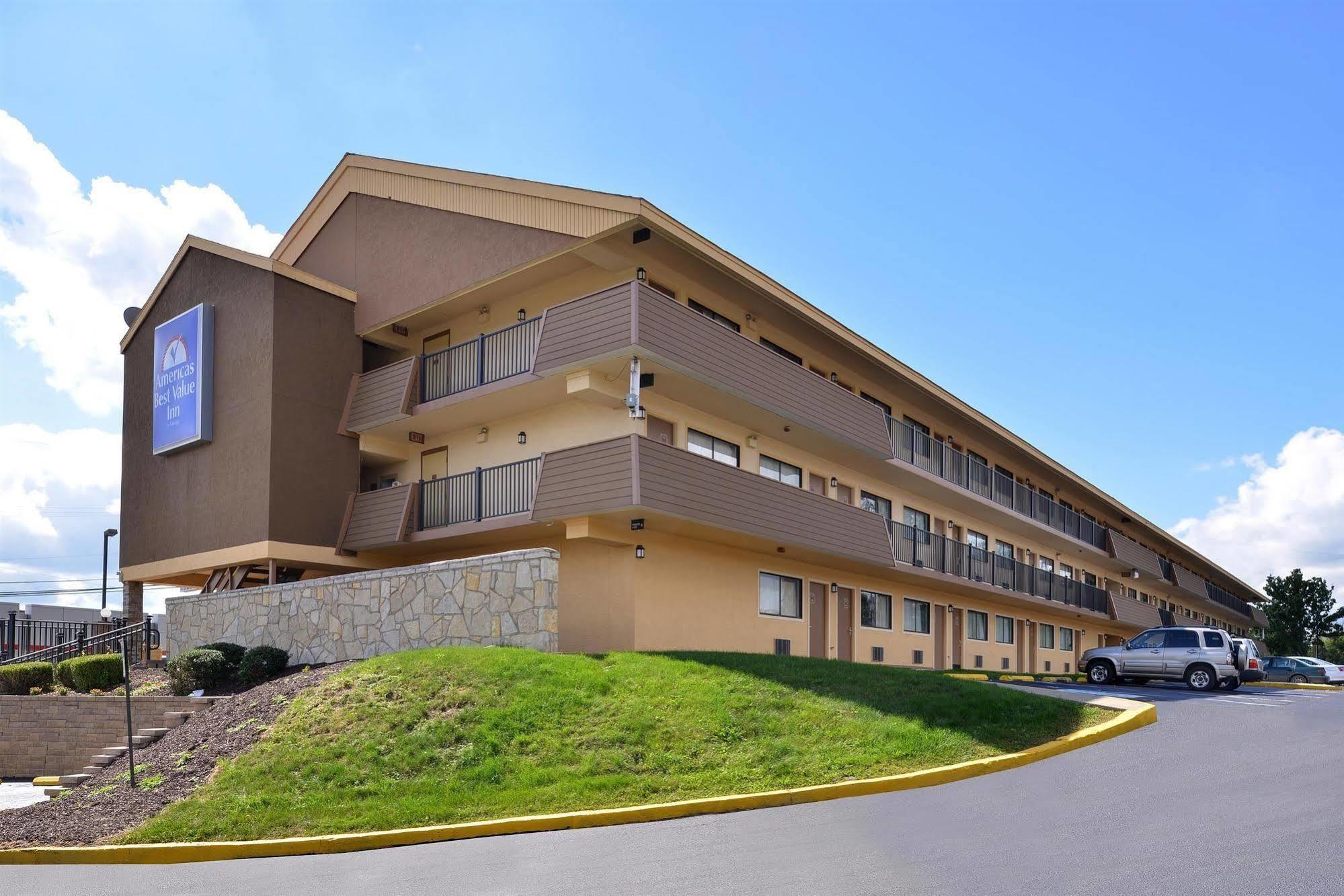 Americas Best Value Inn-Pittsburgh Airport Coraopolis Екстериор снимка