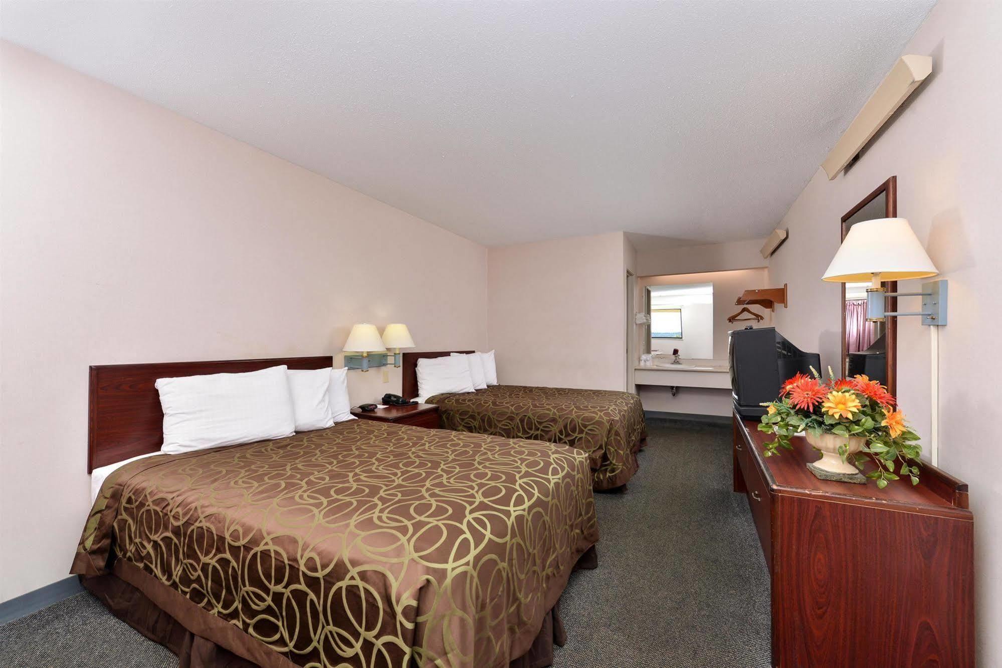 Americas Best Value Inn-Pittsburgh Airport Coraopolis Екстериор снимка